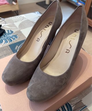 Zapatos UNISA grises ante