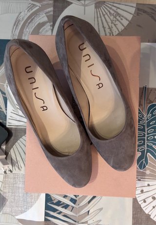 Zapatos UNISA grises ante