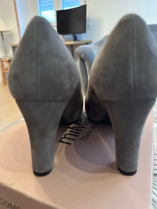 Zapatos UNISA grises ante