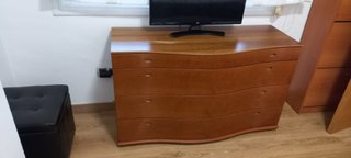 Cómoda de madera con 4 cajones