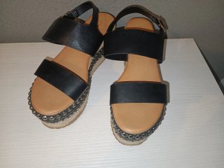 Cuñas negras yute con tachuelas