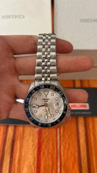 Seiko 5 Sports GMT Batman Blanco