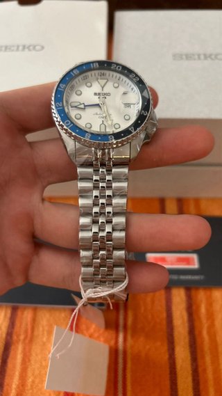 Seiko 5 Sports GMT Batman Blanco