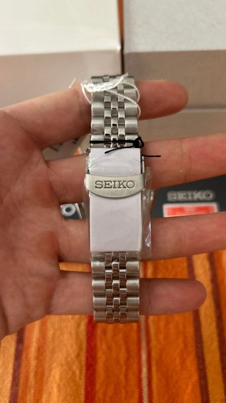 Seiko 5 Sports GMT Batman Blanco