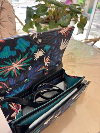 Cartera de mujer con estampado floral