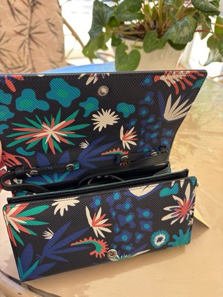 Cartera de mujer con estampado floral