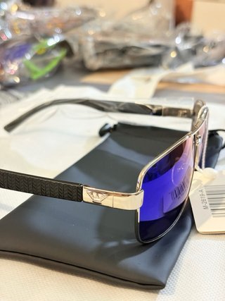 Gafas de sol aviador azul y dorado