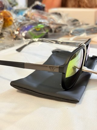 Gafas de sol aviador azul y dorado