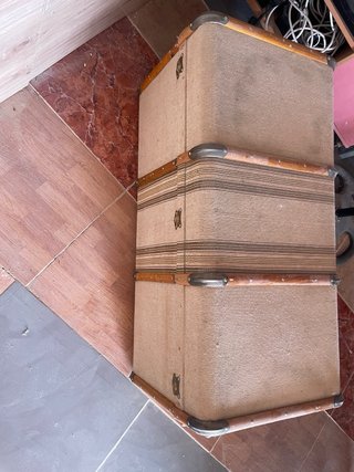 Baúl antiguo madera y detalles en tela