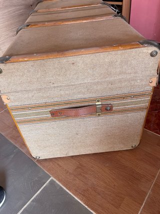 Baúl antiguo madera y detalles en tela