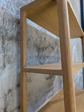 Estantería Maymai con estructura de madera maciza de roble 90 x 193 cm