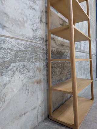 Estantería Maymai con estructura de madera maciza de roble 90 x 193 cm
