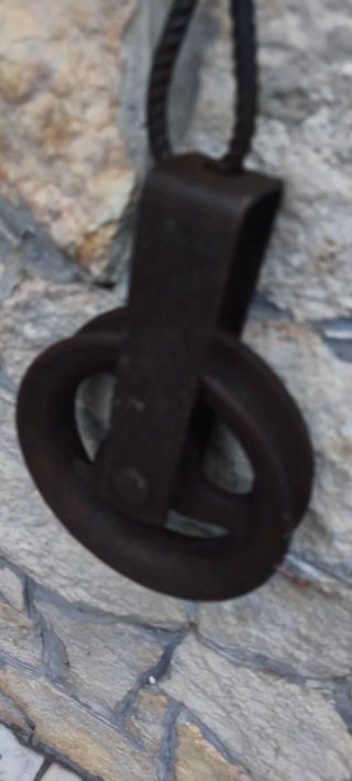 Vecchia carrucola in ferro diametro 17 cm