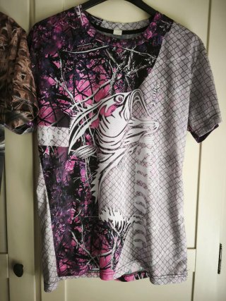 2 Camisetas con dibujos de pesca