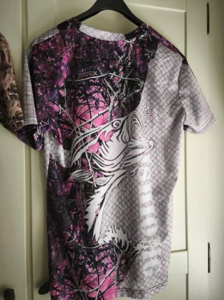 2 Camisetas con dibujos de pesca