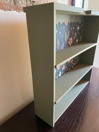 Piccola libreria colorata