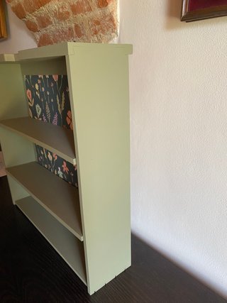 Piccola libreria colorata