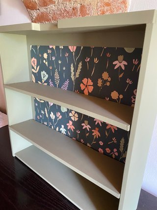 Piccola libreria colorata
