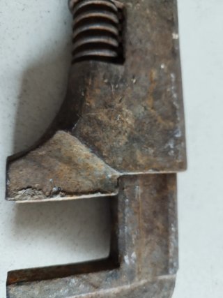 Llave de fontanería antigua