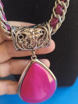 Collar bohemio colgante piedra rosa