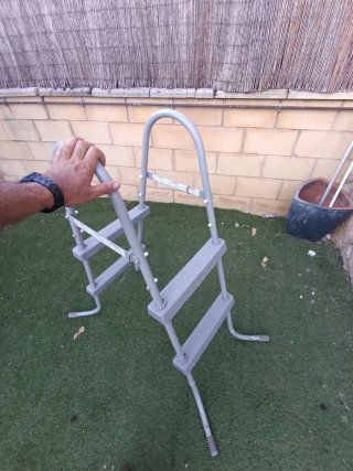 Columpio y escalera para piscina