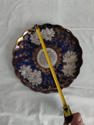 Elegante fuente grande ovalada