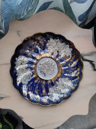 Elegante fuente grande ovalada