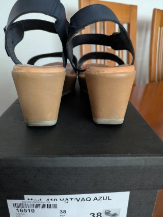 Sandalias de piel azul marino Talla 38, alto 6cm