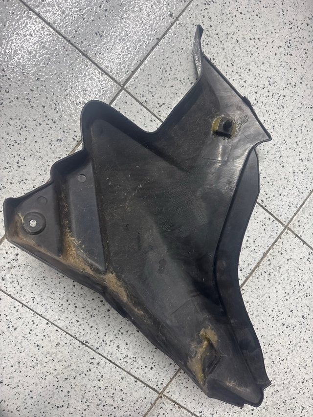 Tapa Asiento Derecha Yamaha YBR 125