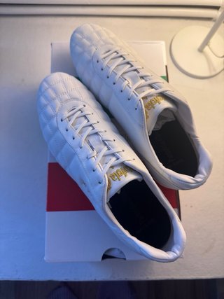 Zapatos de fútbol Pantofola D’Oro blancos