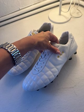 Zapatos de fútbol Pantofola D’Oro blancos