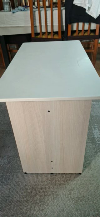 Mesa de estudio infantil madera clara