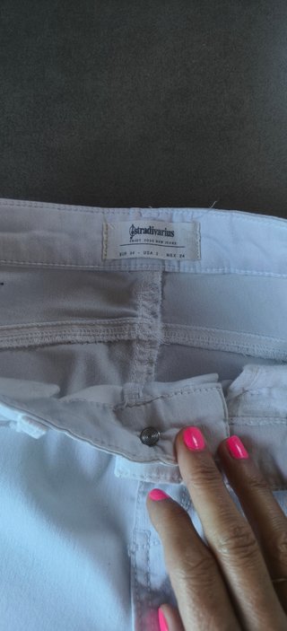 Pantalón blanco Stradivarius