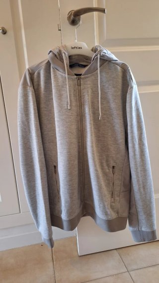 Chaqueta Zara Gris con Cremallera y Capucha