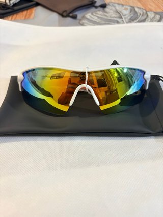 Gafas de sol deportivas azules y negras