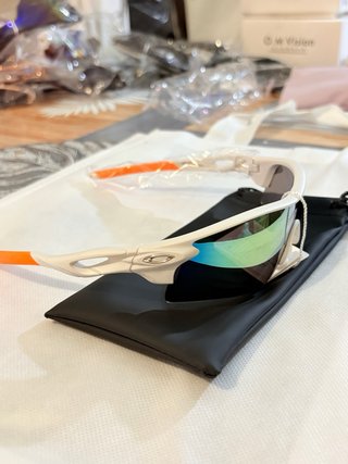 Gafas de sol deportivas azules y negras