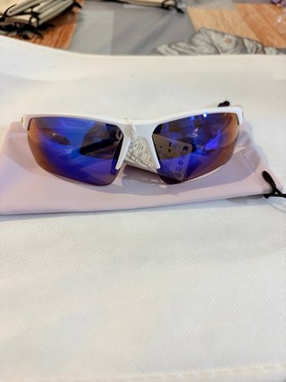 Gafas de sol deportivas azules y negras