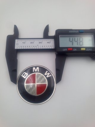 EMBLEMA VOLANTE BMW ROJO PLATA CARBONO 45MM