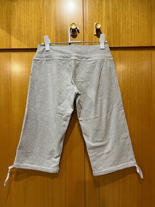 Pantalón Pirata Deportivo Gris