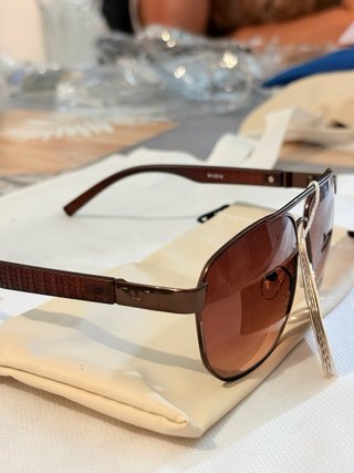 Gafas de sol aviador marrones y plateadas