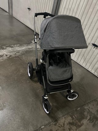 Bugaboo Fox 3 con ovetto e passeggino grigio