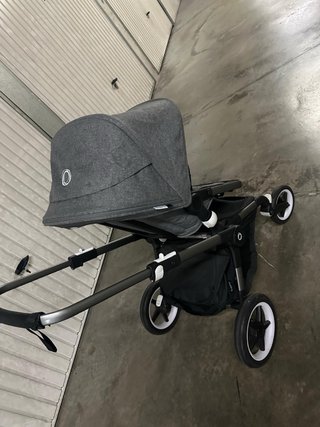 Bugaboo Fox 3 con ovetto e passeggino grigio