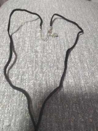 Collar cordón negro colgante flores