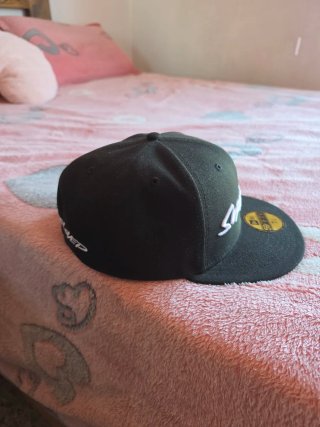 Gorra Supreme Fitted Edición Limitada Negra