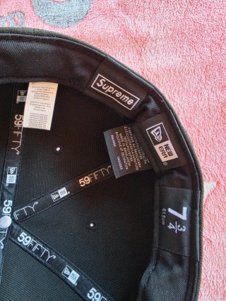 Gorra Supreme Fitted Edición Limitada Negra