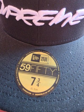Gorra Supreme Fitted Edición Limitada Negra