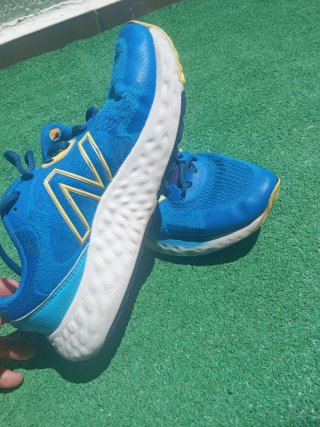 Zapatillas New Balance Azul y Amarillo