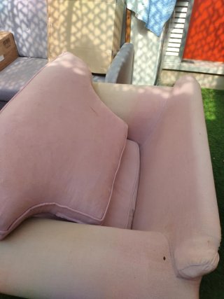 Regalo Sillón de tela beige y rosa