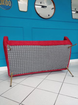 Divano vintage restaurato tessuto rosso
