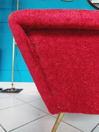 Divano vintage restaurato tessuto rosso